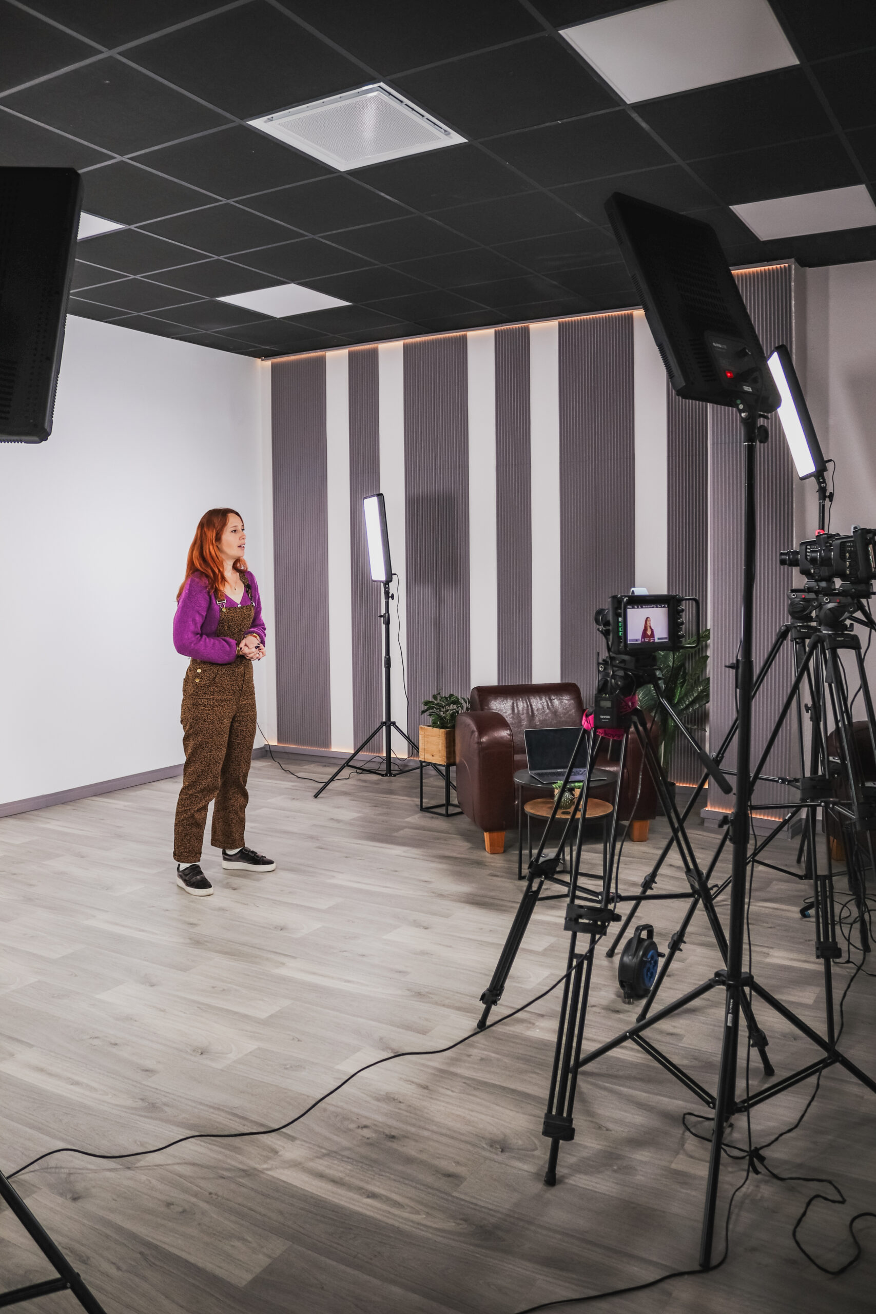 Location de studio à des particuliers pour la production d'une vidéo d'introduction.