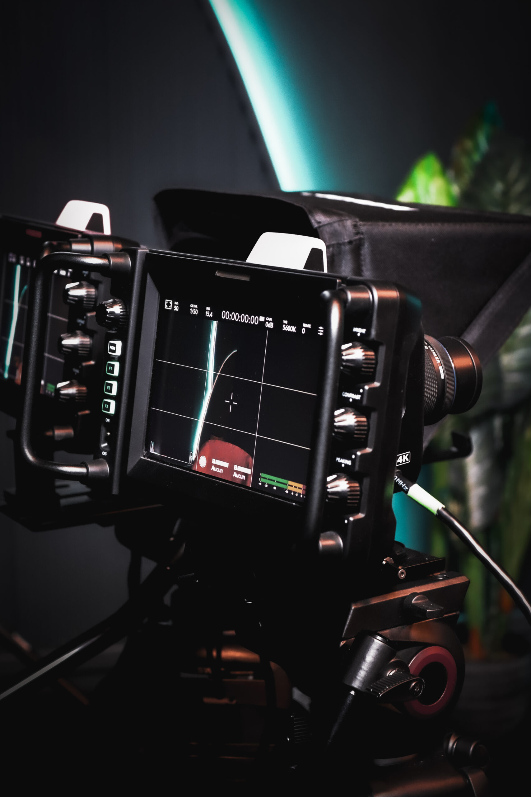 Caméras vidéo dans la salle noire à Studio72